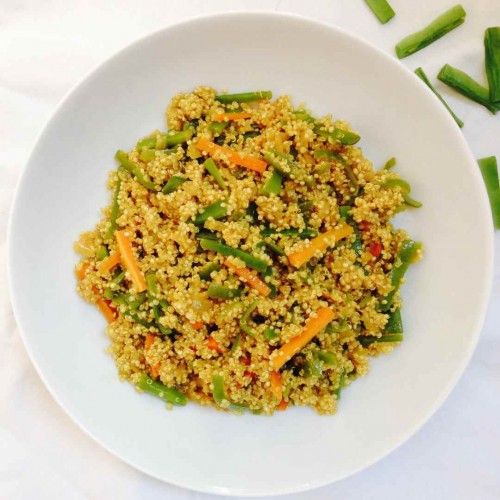 Quinoa oriental con judías verdes y pipas