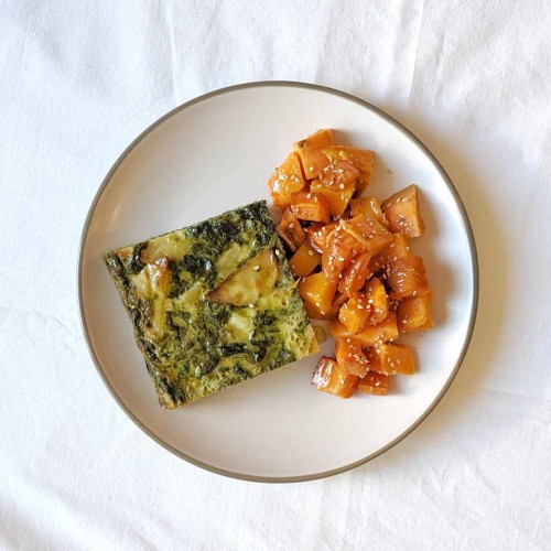 Tortilla de Patata y Espinacas con Verduras Asadas | Plato Harvard