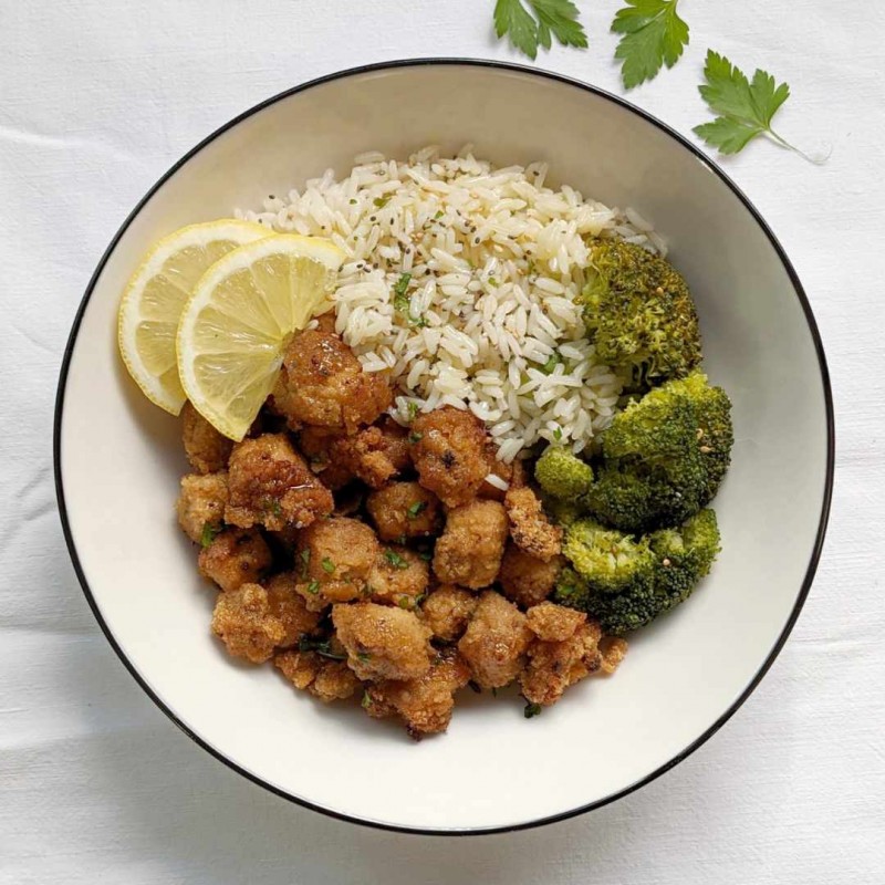 Coconut Crusted Tofu con Arroz | Vegano y Plato Harvard