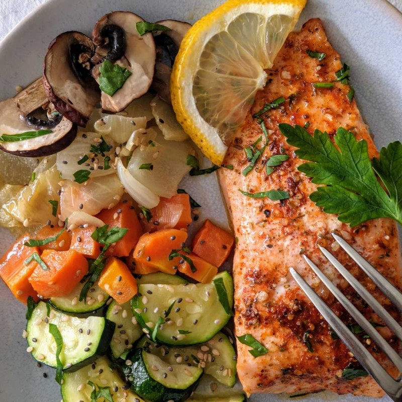 Salmón con verduras | Pescetariano y alto en proteínas