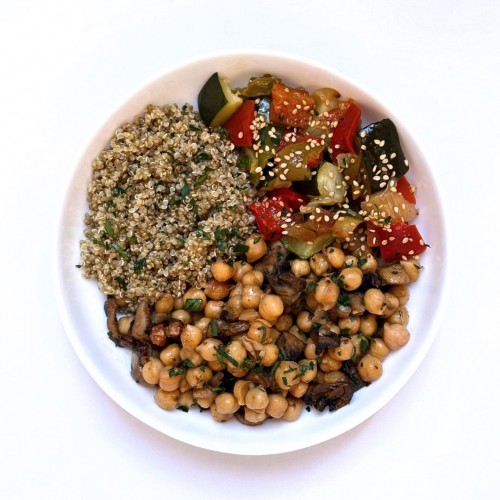 BOWL DE GARBANZOS, QUINOA Y VERDURAS