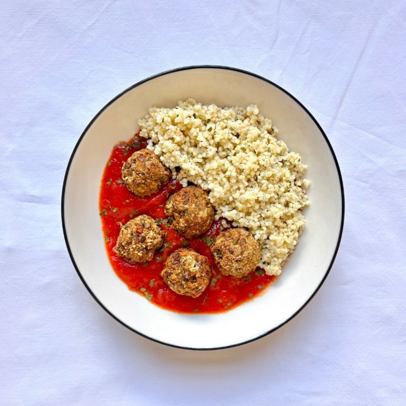 Albondigas de lentejas en tomate y mijo