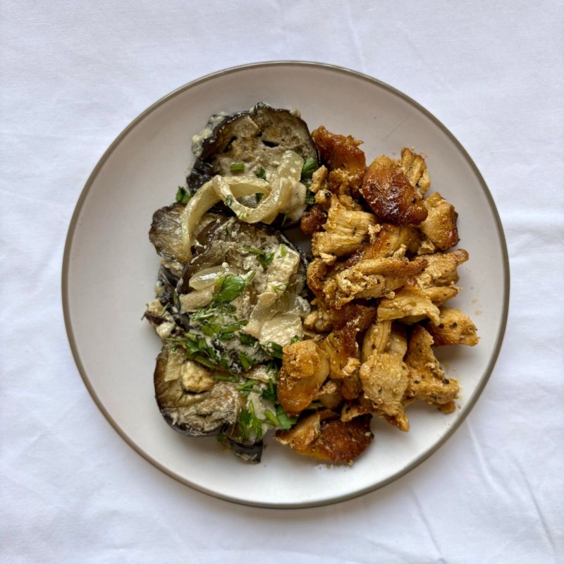 Pollo al Tahín con Berenjena y Almendras | Alto en Proteínas
