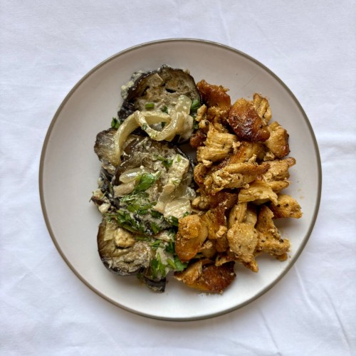 Pollo al Tahín con Berenjena y Almendras | Alto en Proteínas