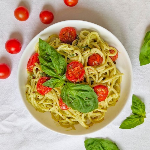 Pasta Pesto con cherries