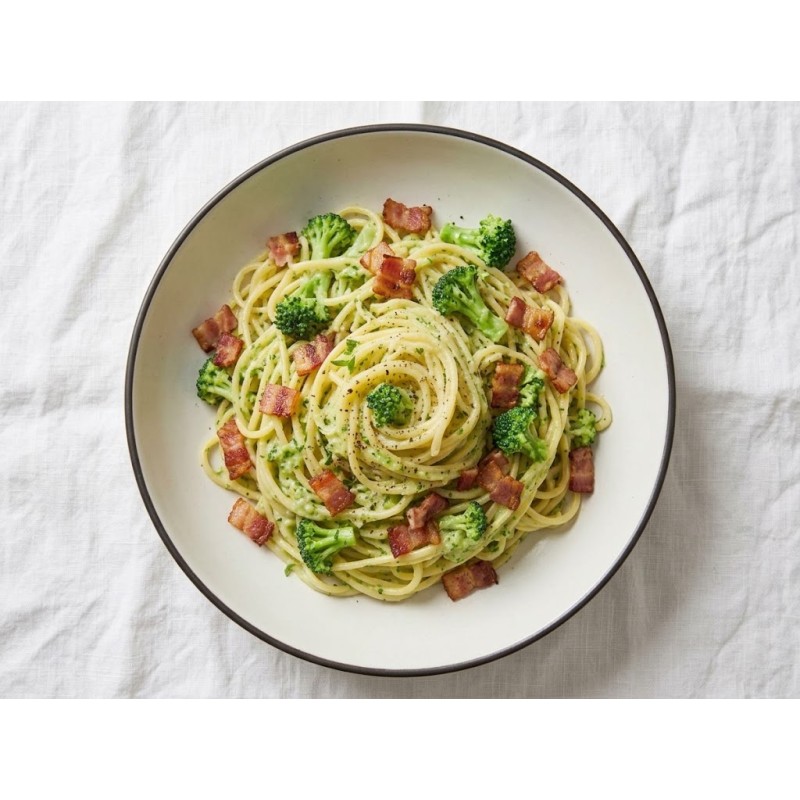 Espaguetis con salsa de brócoli y bacon