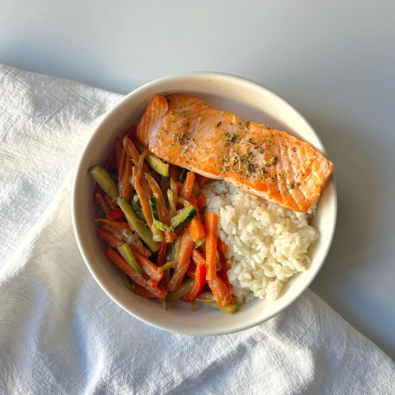 Bowl de Salmón con Arroz y Verduras | Plato Harvard