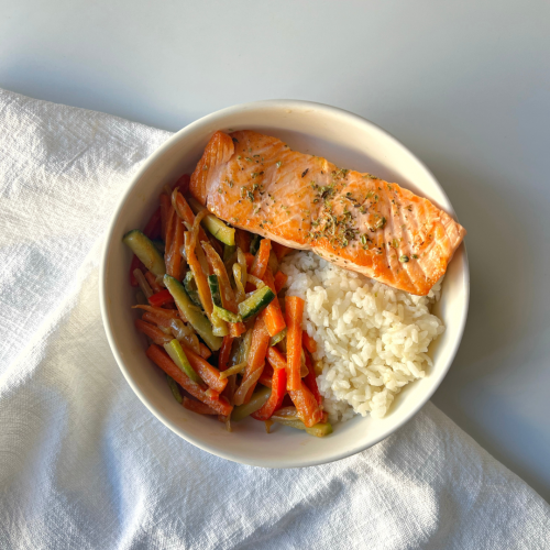 Bowl de Salmón con Arroz y Verduras | Plato Harvard