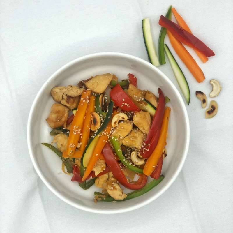 Wok de verduras con pollo y anacardos